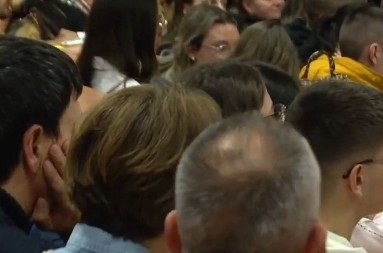 BEDNICI! PROGLAS HUŠKA MALOLETNU DECU NA KRŠENJE ZAKONA "Šta vas briga i ako dobijete ukor u školi, izađite na naše akcije!" (VIDEO)