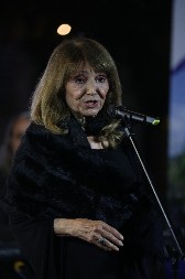 "NE BIH VAS ZVALA U EMISIJU DA SAM ZNALA..."  Naša glumica otkrila da je ponavljala razred, voditeljka ostala u šoku, a o komentaru njenog kolege bruje svi!