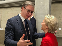 SRELI SE VUČIĆ I URSULA FON DER LAJEN Predsednik se javio iz Davosa, otkrio o čemu su kratko popričali