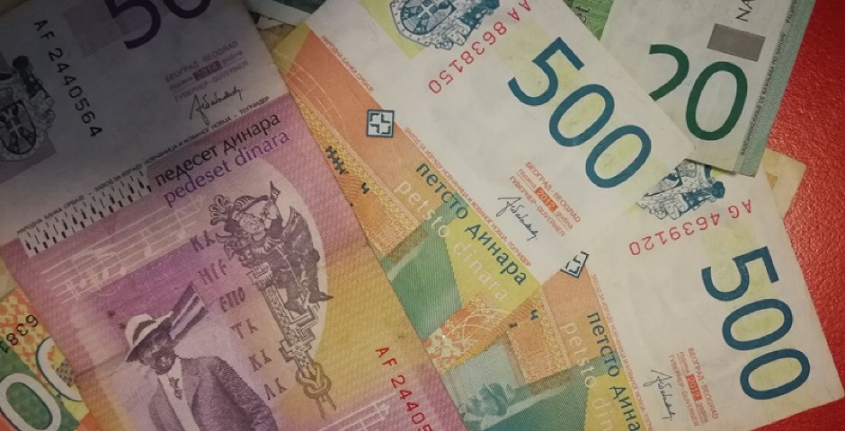 Od onog što svi bacamo, Dragan napravio unosan biznis: "Za izradu jedne treba oko 35-36 flaša..."