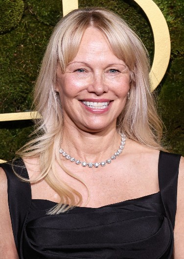 U 57. GODINI IZGLEDA KAO AVION, ALI BIRA ŠTA JEDE Pravila Pamele Anderson za vitku liniju nisu striktna, svi mogu da ih ispune, a donose lude rezultate