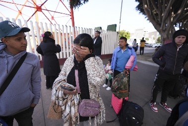 MARIJA PLAČE NA GRANICI, TRAMP JOJ JE UNIŠIO SNOVE Ovo je uradio u prvom danu svog mandata