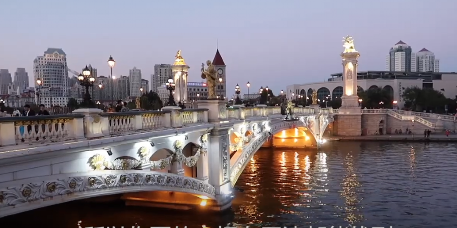 FRANCUSKA SE PROVUKLA KROZ IGLENE UŠI  Ministri finansija EU-a saglasili se o francuskom budžetu za smanjenje troškova, dok Bajrou hoda po ivici