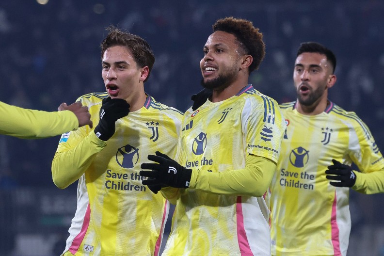 LJUBAVNA BOMBA EKSPLODIRALA Prelepa Ruskinja nije mogla da odoli Vlahovićevom saigraču