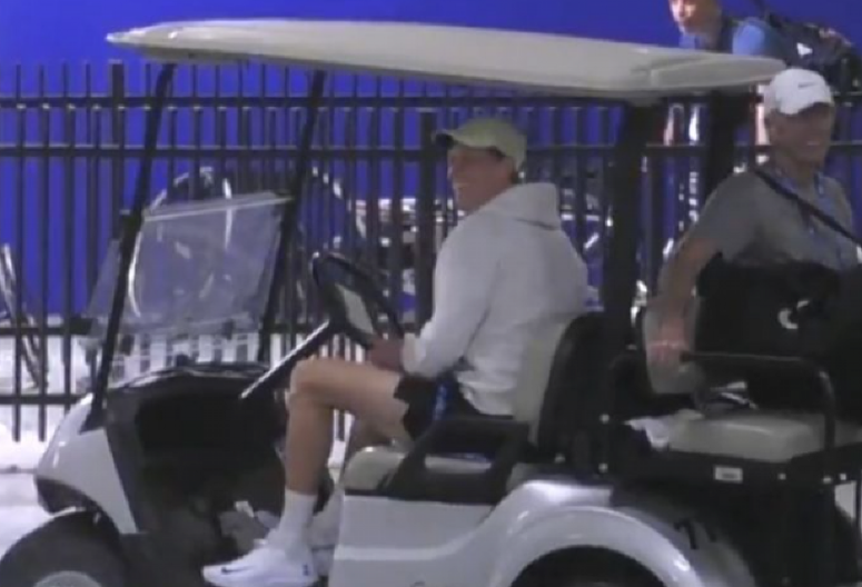 NIJE MOGAO DA SAKRIJE Janik Siner ne skida osmeh sa lica (VIDEO)