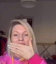 PEVAČICA SVA U MODRICAMA! Javnost zabrinuta, otkrila šta joj se dogodilo, ljudi u šoku kada su joj videli lice! (FOTO)