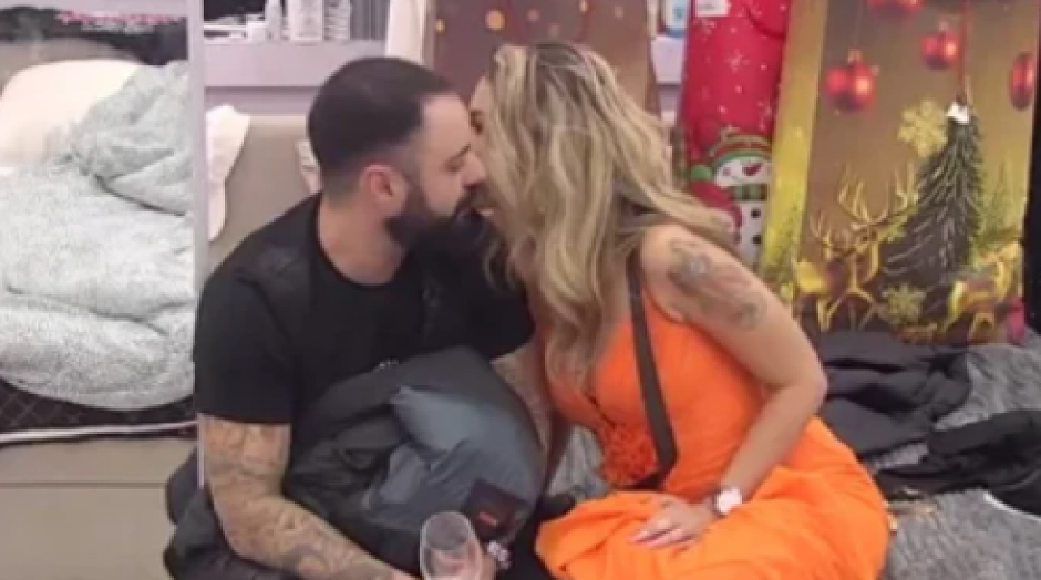 ANELI I LUKA POSTALI RODITELJI! Učesnici na nogama, ovo niko nije očekivao, čestitke se samo nižu (FOTO)