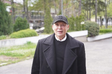 EVO KAKO IZGLEDA KARAMELINA ŽENA! Mnogi su komentarisali da voli isti pol, a on oženio fatalnu crnku! (FOTO)