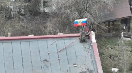 RUSI GRUNULI SVE ŠTO SU IMALI NA KLJUČNO UPORIŠTE Nakon što se dim raščistio, podigli su trobojku i proglasili POBEDU (VIDEO)