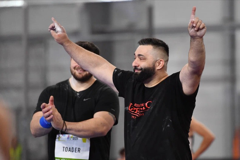 ASMIR KOLAŠINAC ISPRAĆEN U PENZIJU Beogradska publika mu skandirala "MVP, MVP", legendarni atletičar zaplakao