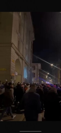 ŠVAJCARCI U ČUDU Pogledajte korteo "delija", grmi pesma u Bernu (VIDEO)