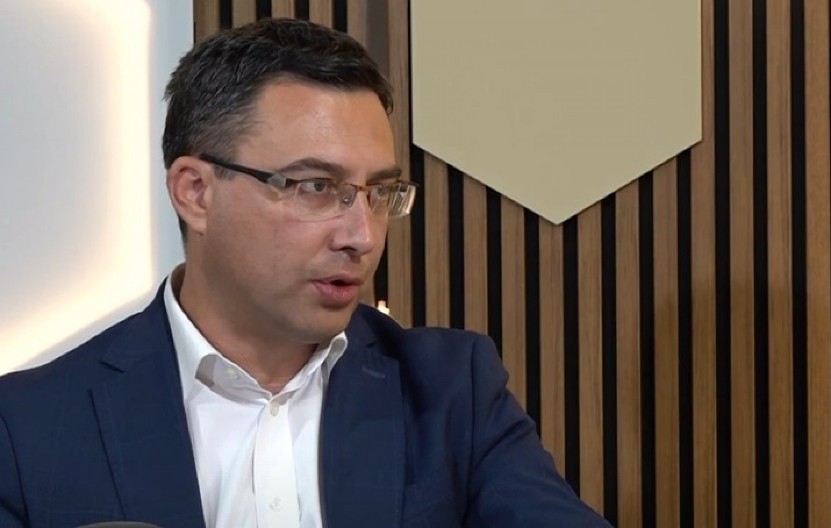 SRBIJA IZLOŽENA ORGANIZOVANOM NAPADU ODREĐENIH STRUKTURA Bojović: Cilj je da je bace na kolena i potčine je stranim centrima moći