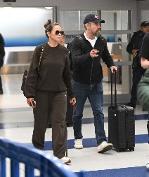 OŽENIO JE KONOBARICU KOJA JE SAMOHRANA MAJKA Svi su ga ponižavali zbog supruge, a sada mu zavide!