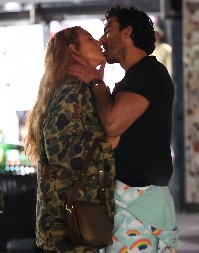 DRAMA SE NE STIŠAVA, U SVE UMEŠAN I NJEN MUŽ, LIKOVAO ZBOG NJIHOVIH SCENA? Džastin Baldoni objavljuje dokumente i poruke sa Blejk Lajvli