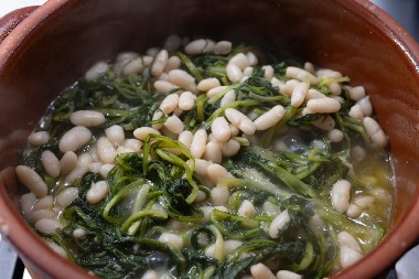 STARINSKO JELO SA SAVREMENIM DODACIMA Beli pasulj sa bebi spanaćem je apsolutna fantazija, spremite ga što pre