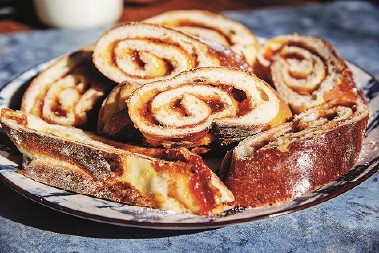 RECEPT ZA ŠTRUDLU KOJU SU PRAVILE NAŠE BAKE Uspeva ama baš svima, a o ukusu ne treba raspravljati