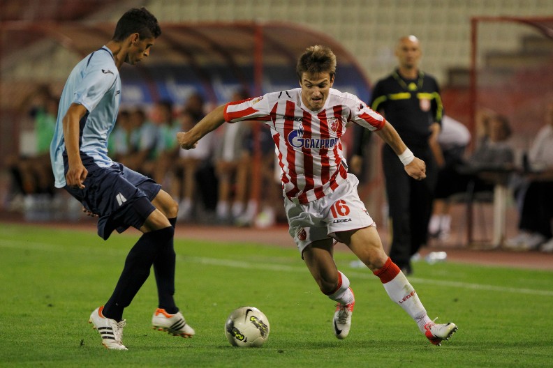 NA "MARAKANU" DOLAZIO JUGOM, OPLJAČKALI GA U ALBANIJI, A "DELIJE" GA OBOŽAVAJU Gde je sada nekadašnji reprezentativac Srbije koga "zvezdaši" pamte zbog "onog" gola?