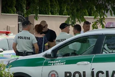 EVAKUISAN UNIVERZITET ZBOG PRETNJE NOŽEM! Drama u Slovačkoj