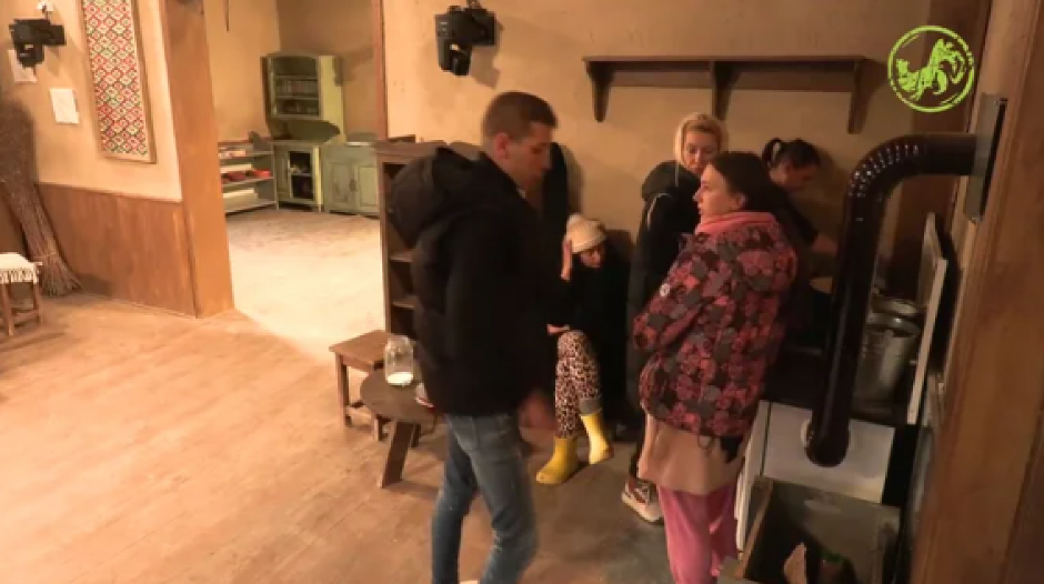 RIJALITI UČESNICA ZADOBILA OZBILJNU POVREDU! Kuka na sav glas, jedva se drži od bolova, pometnja na imanju!