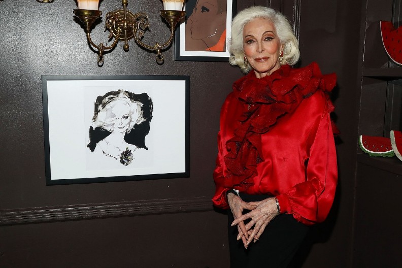 PRAVA KAO STRELA, KORAČA NA VISOKIM ŠTIKLAMA Najstarija manekenka na svetu koja i sa 94 godine i dalje osvaja piste, ovo je tajna njene večne mladosti