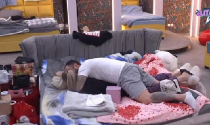 AKCIJA ANELI I LUKE BEZ POKRIVAČA! Legao preko nje, gledaoci u šoku! (FOTO)