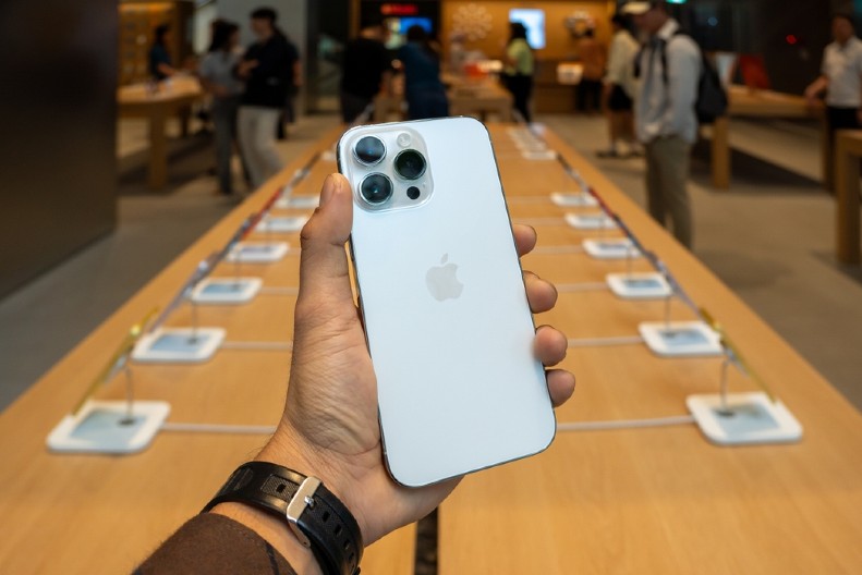 POSTAO PRAVI "DRAGULJ" MEĐU KOLEKCIONARIMA Stari telefon iz 2007. godine sada vredi kao luksuzni stan u Beogradu