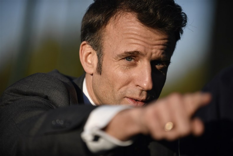 MAKRON PORUČUJE CELOJ EVROPI Moramo odgovoriti na Trampov „elektrošok“