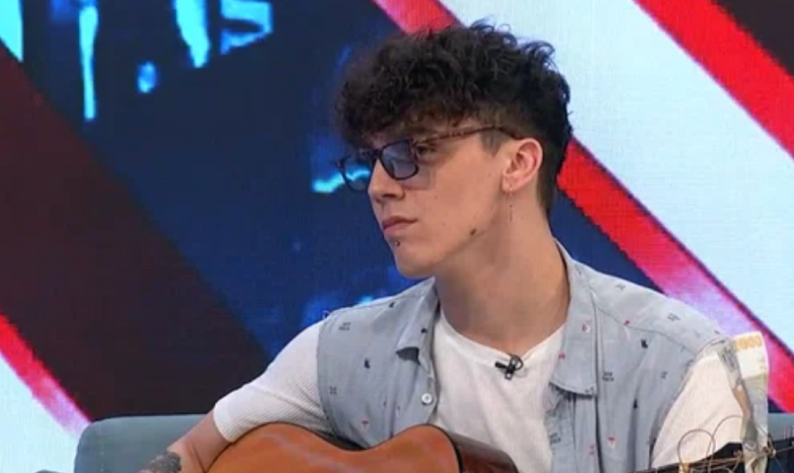 NAŠ PEVAČ HITNO HOSPITALIZOVAN! Dobio gušenje, lekari mu saopštili dijagnozu!