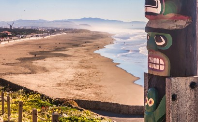 MISTERIOZNE CRNE LOPTICE PLIVAJU OBALOM, PLAŽE ODMAH ZATVORENE Turisti bežali u panici, obalska straža digla dronove!