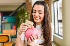 NOVAC LIJE KAO KIŠA Sutra, 16. februara je vreme za ozbiljan finansijski dobitak za 2 znaka, nisu Ovnovi, a ni Ribe