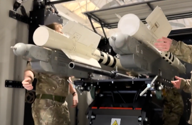 BRITANCI SU RAZVILI MOĆNO ORUŽJE  Grjevhok skriva rakete u najobičnijem kontejneru - proba sistema u Ukrajini (VIDEO)