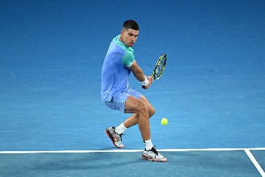 ITALIJAN IZMORIO KARLOSA Alkaraz posle velike borbe do četvrtfinala u Dohi