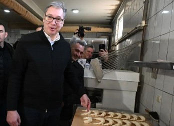 BUREK JE SAMO SA MESOM! Vučić u Petrovcu na Mlavi: Sve ostalo su pite, da li sa sirom, zeljem, krompirom... (VIDEO)