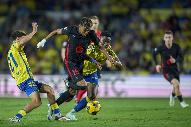 BARSA NE DA ČELO PRIMERE Las Palmas tvrd orah, rezervista Olmo pokazao put do tri boda