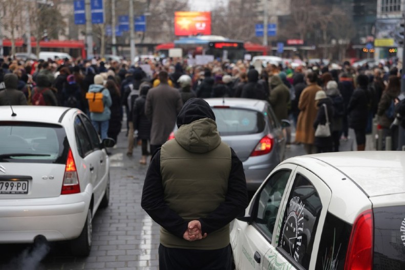 OPOZICIONI MEDIJI PRIZNALI: Sve manje studenata na ulicama, prete radikalizacijom protesta