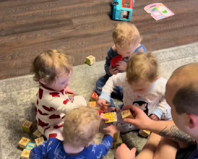 "SVAKA TI ČAST!" Mama četvorki pokazala kako izgleda jutro u njihovoj kući, ljudi ne veruju šta vide!