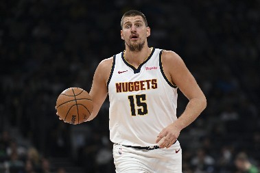 SRBIN PONOVO NA UDARU Nikola Jokić krvav na terenu, morala da reaguje lekarska ekipa (FOTO)