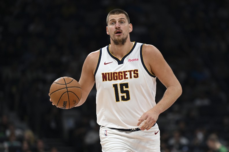 SRBIN PONOVO NA UDARU Nikola Jokić krvav na terenu, morala da reaguje lekarska ekipa (FOTO)