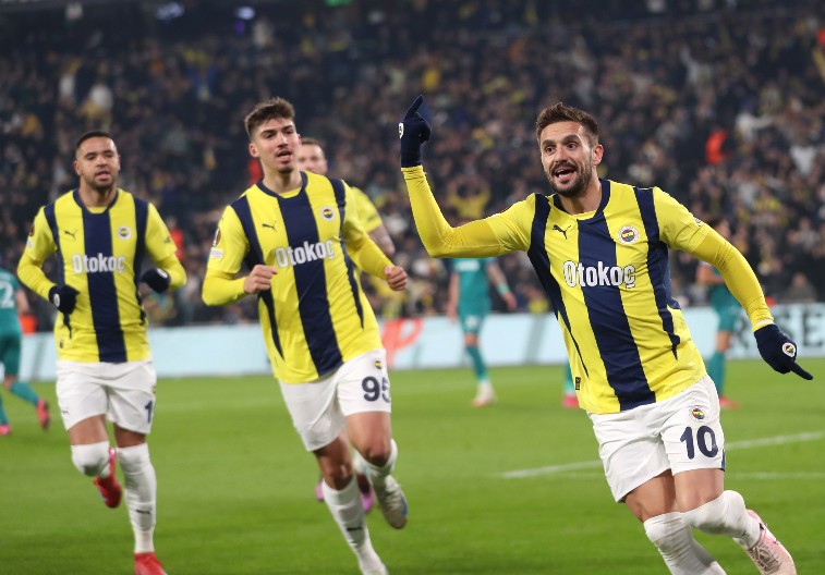 SRBIN PRED DABL-DABL UČINKOM Tadić strelac u pobedi Fenerbahčea, topi se prednost Galatasaraja