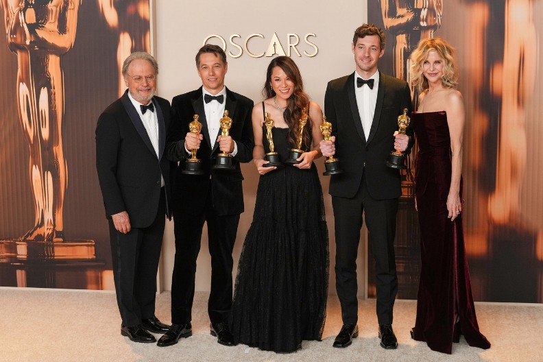 NAJSMELIJI STAJLINZI SA OSKARA 2025 Zvezde više gole, nego obučena, Demi Mur zasenila mlađe kolenice