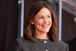 PRAVA JAKNA ZA PROLEĆE Odmah ćete se zaljubiti u ovaj model, ženstven, nije glomazan, a greje kao zimske jakne