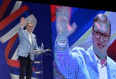 HVALA VAM, DRAGE ŽENE! Vučić: Moje najveće poverenje u očuvanju države ide upravo prema vama (FOTO)