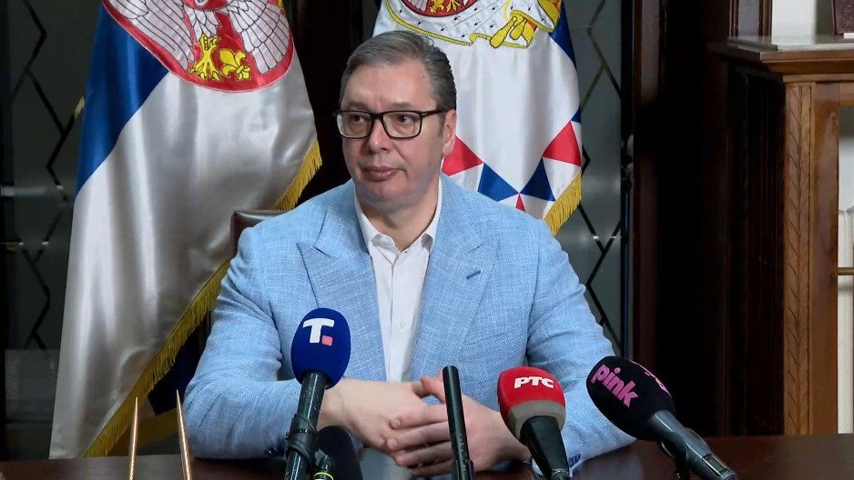 MORAMO DA ČUVAMO DEMOKRATIJU, LJUDI BUDITE MIRNI Vučić: Siledžije nikada neće pobediti Srbiju, deca se nisu uplašila, kao ni žene u skupštini