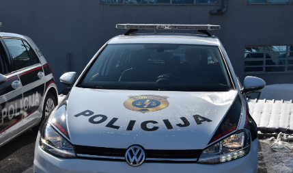 AUTO SE ZAKUCAO U KAFIĆ NA BENZINSKOJ PUMPI! Jeziva saobraćajka u Sarajevu