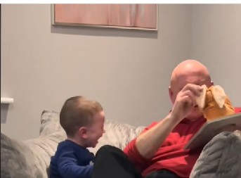 LJUBAV DO NEBA Deka oduševio 2,5 miliona ljudi načinom na koji je ispričao unuku priču, dečak nikad srećniji!