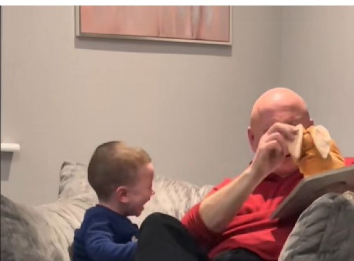 LJUBAV DO NEBA Deka oduševio 2,5 miliona ljudi načinom na koji je ispričao unuku priču, dečak nikad srećniji!