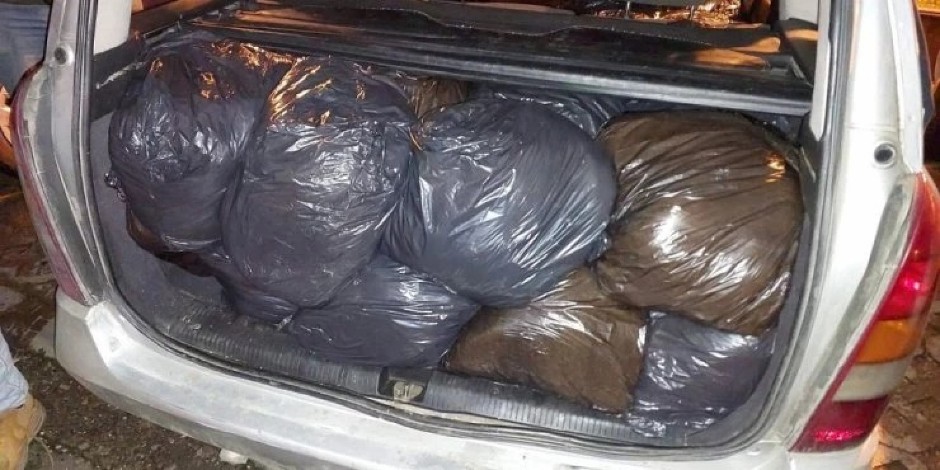 PAZARAC ŠVERCOVAO 100 KILA REZANOG DUVANA Policajci iz Raške mu pretresli auto i zaplenili sve