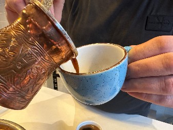 MNOGI KOJI POSTE POSTAVLJAJU SEBI OVO PITANJE Da li je ispijanje kafe u skladu sa postom ili ne?