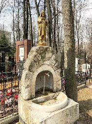 ZAŠTO SE PERU RUKE PO POVRATKU SA SAHRANE Sveštenik otkriva da li je to u skladu sa pravoslavljem