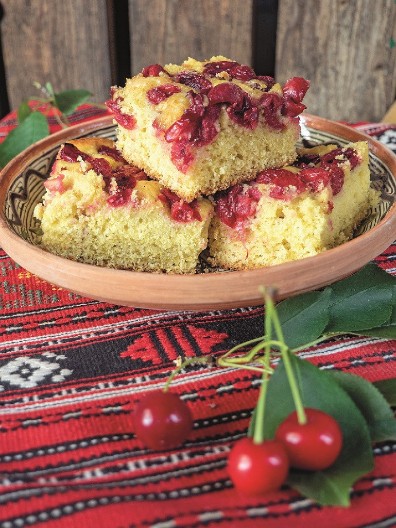 BRZI KOLAČ SA VIŠNJAMA Sočan i sladak, a uspeva i početnicima u kuhinji